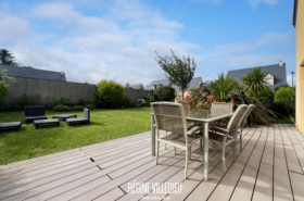 Beau pavillon avec terrasse et garage