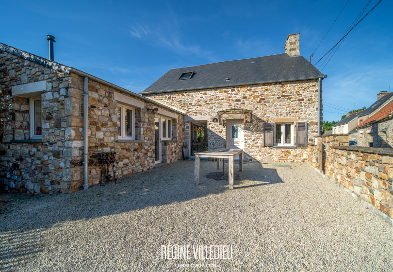 Belles maisons en pierre de pays avec jardin