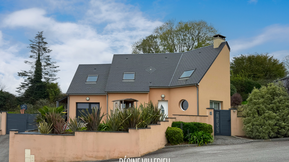 Maison moderne à proximité des commerces