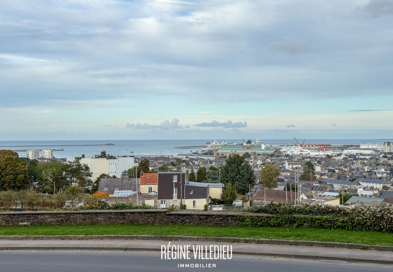 Appartement T4 avec balcon vu mer